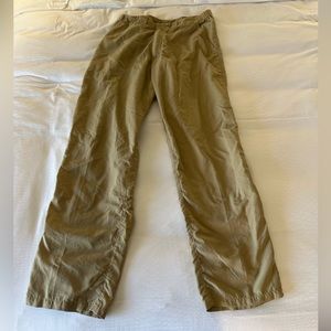 Patagonia pants men’s size medium.